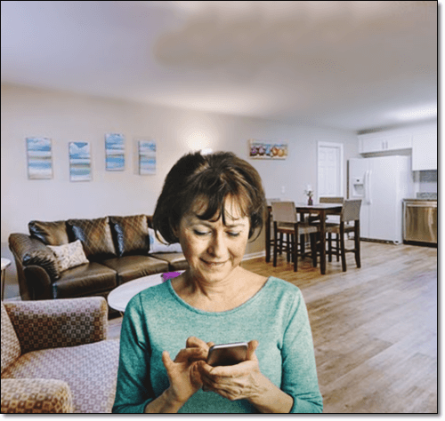 문자 하는 노인