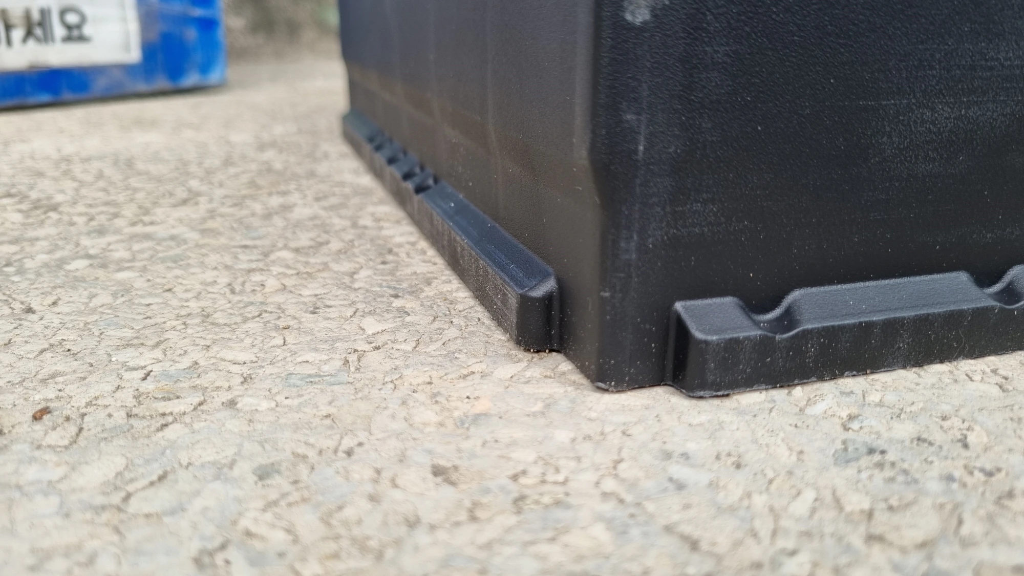 배터리 아래쪽 모양