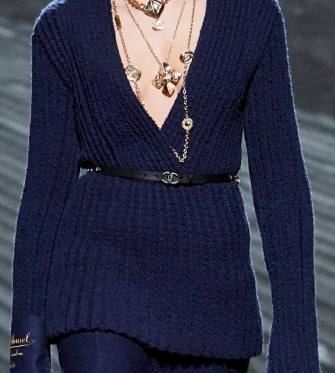 샤넬 여성 벨트 착용