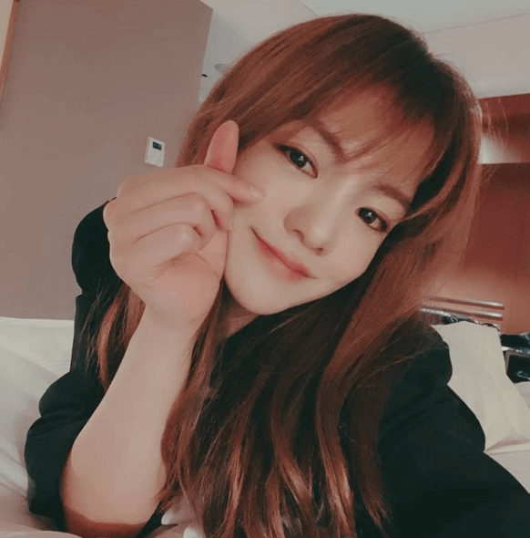 사오리-침대위에서-손하트