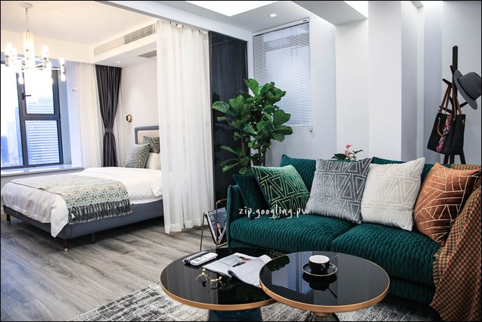 커튼으로-구분된-공간