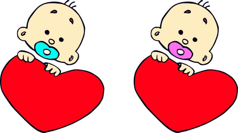 하트를-들고있는-쌍둥이-아기