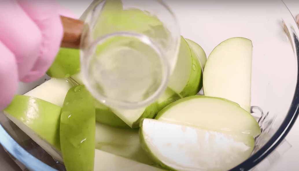 탕후루재료-사과-레몬즙-사용하기