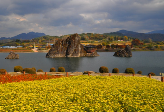 물안개 피어오르는 남한강