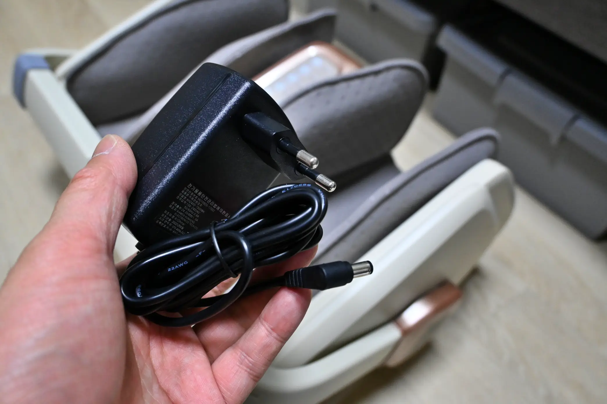 웰모아 웰러쉬 다리마사지기 HCW-60S 어떤 자세에서도 마사지 가능 사진6