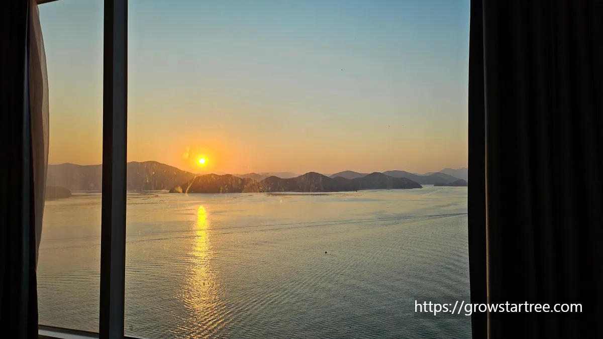 금호통영마리나 스위트프리미어 객실에서 바라본 일출