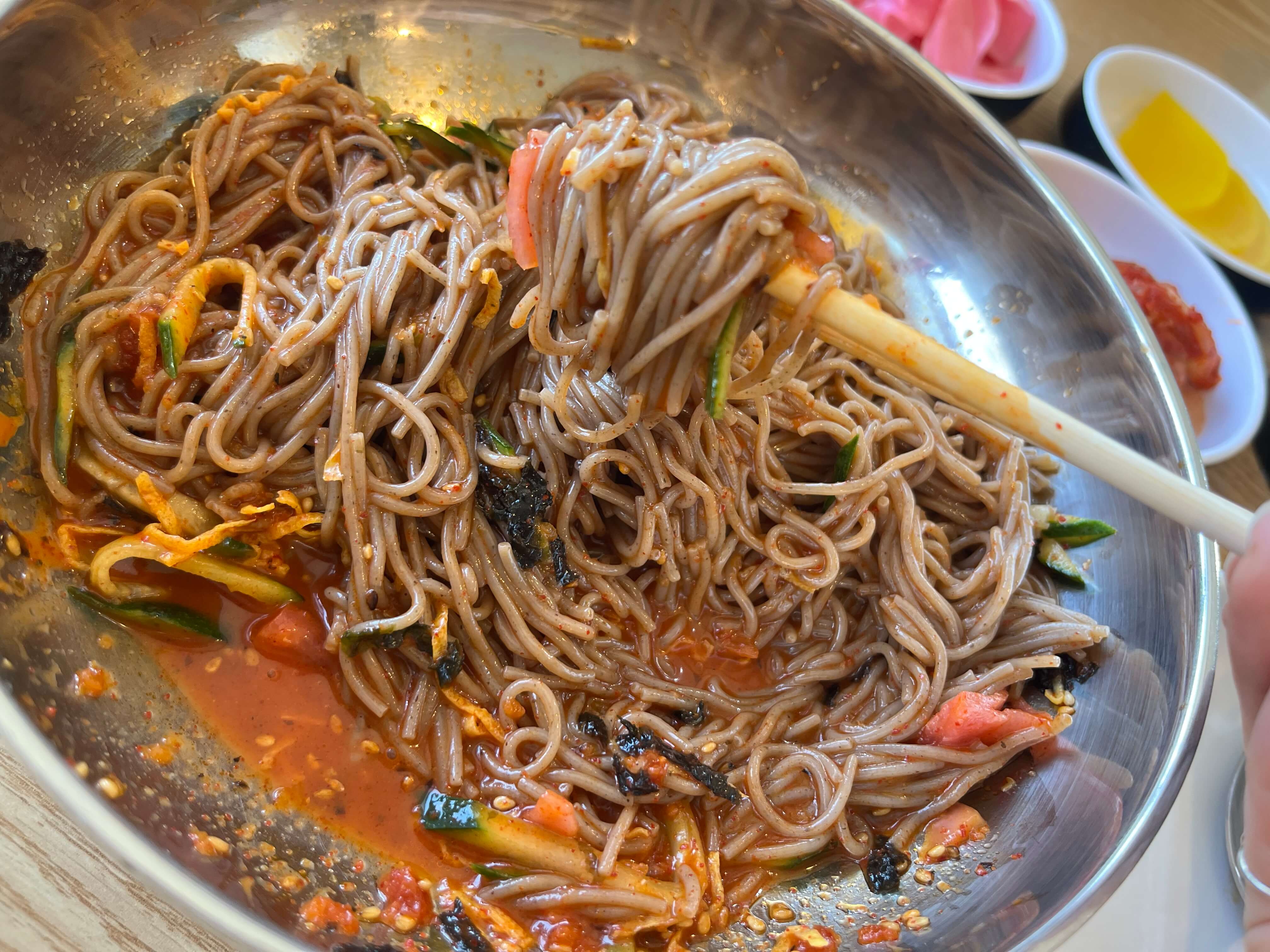 여수 메밀 식당 유자비빔막국수