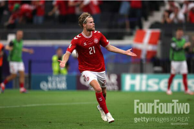 맨유 히울만 영입 검토,맨유 이적시장,히울만 이적료,맨유 미드필더 보강,아모림 감독,프리미어리그 소식