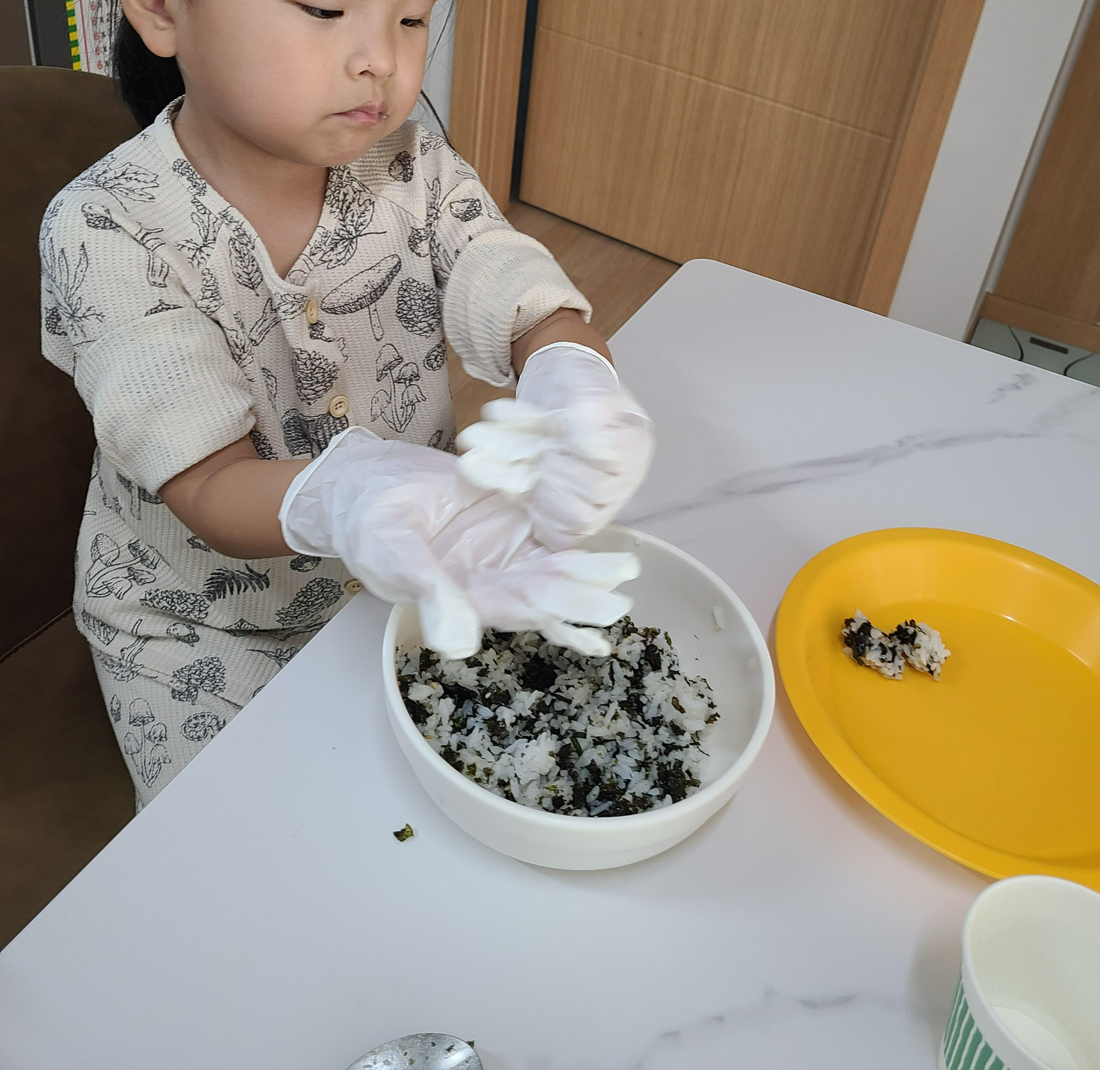 아이가 직접 참여하는 아침 식사 교육, 소근육 발달과 식습관 개선