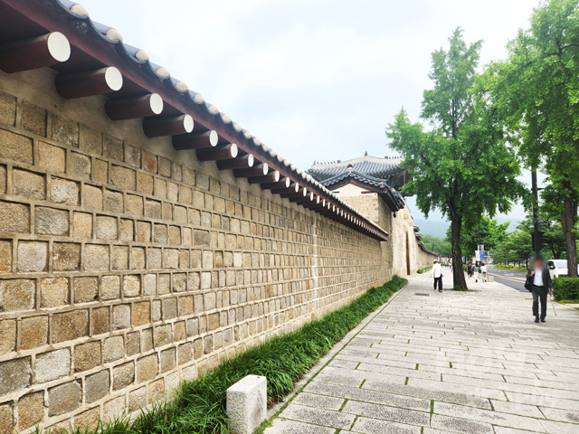 경복궁 돌담길