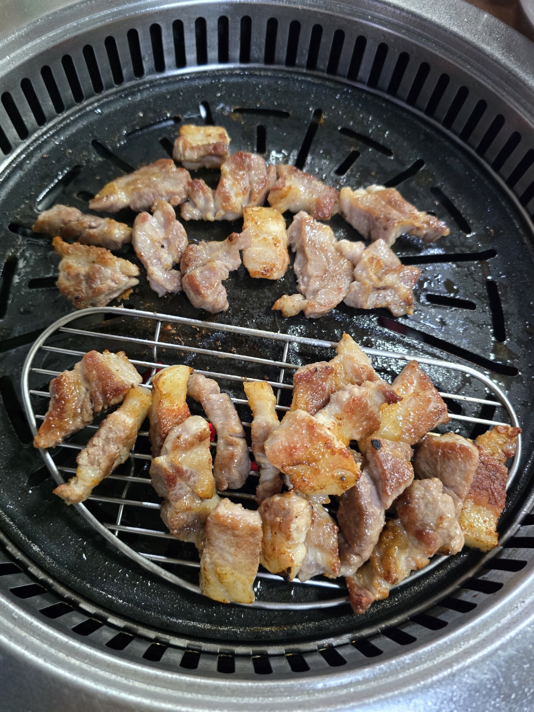 맛있게 구워진 삼겹살