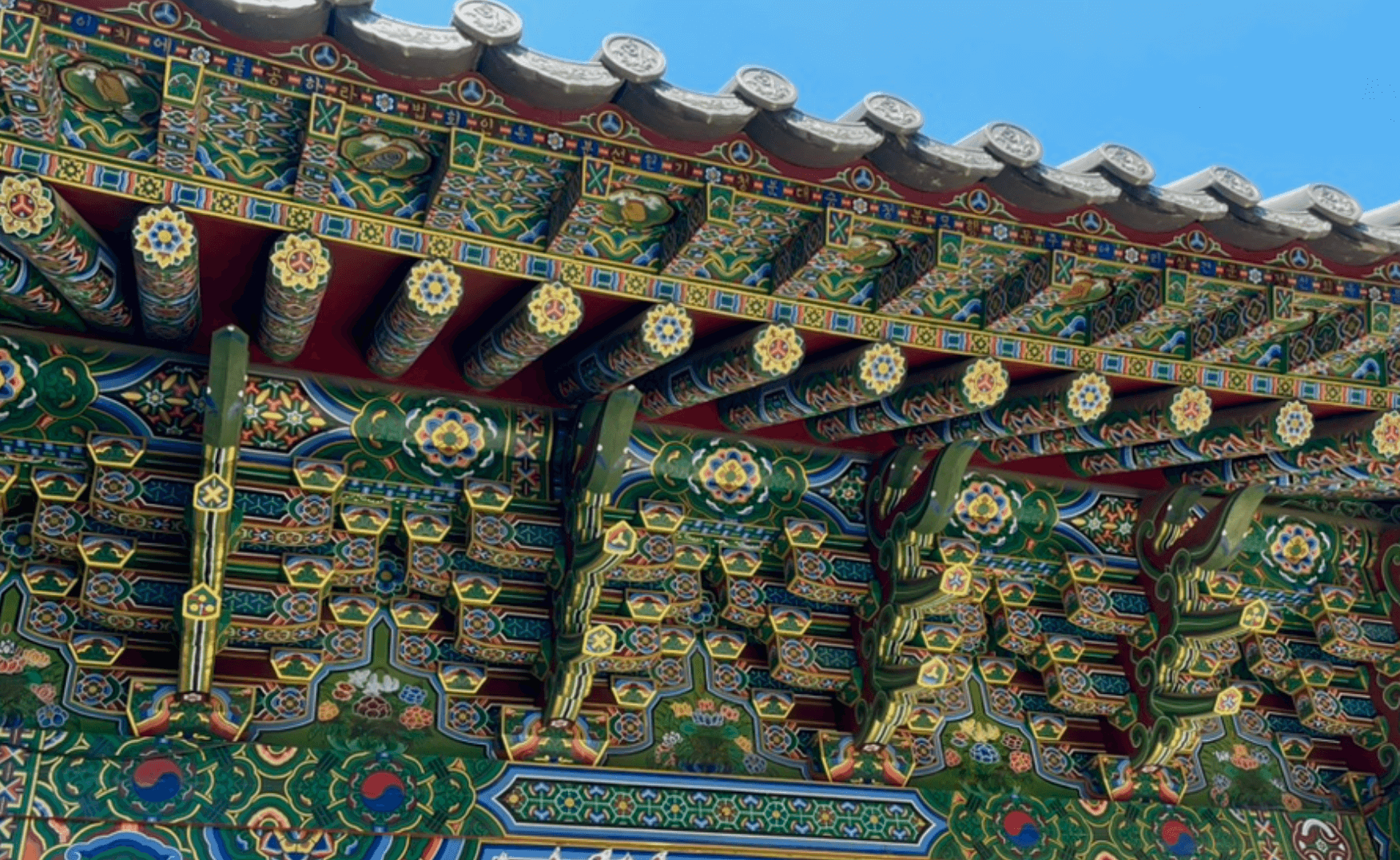 현대적 문양의 서울 대각사의 단청