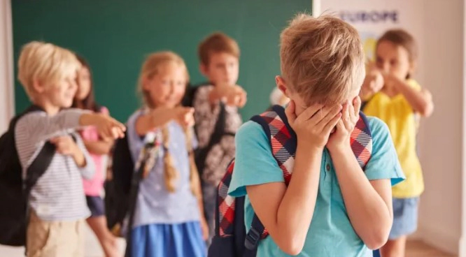 월거지 이백충 등의 초등학생 혐오 표현