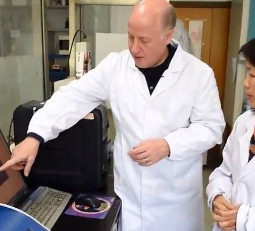 피터 다작 WHO 연구관