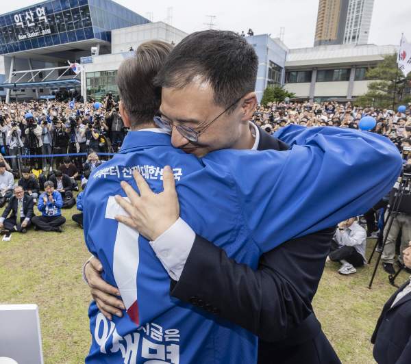 보수, 이재명을 선택하다