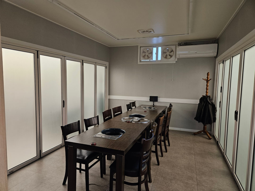 유정장어 매장 내부