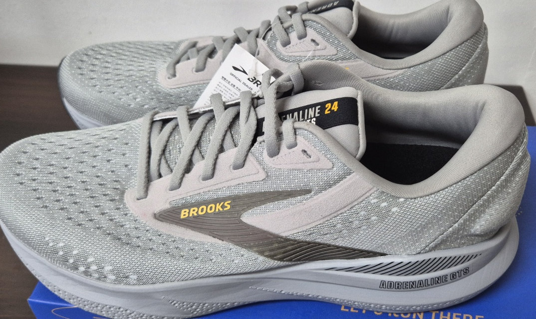 브룩스 아드레날린 GTS 24 박스 개봉