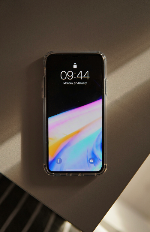 기본 이미지로 설정해둔 잠금화면. 출처 : Unsplash