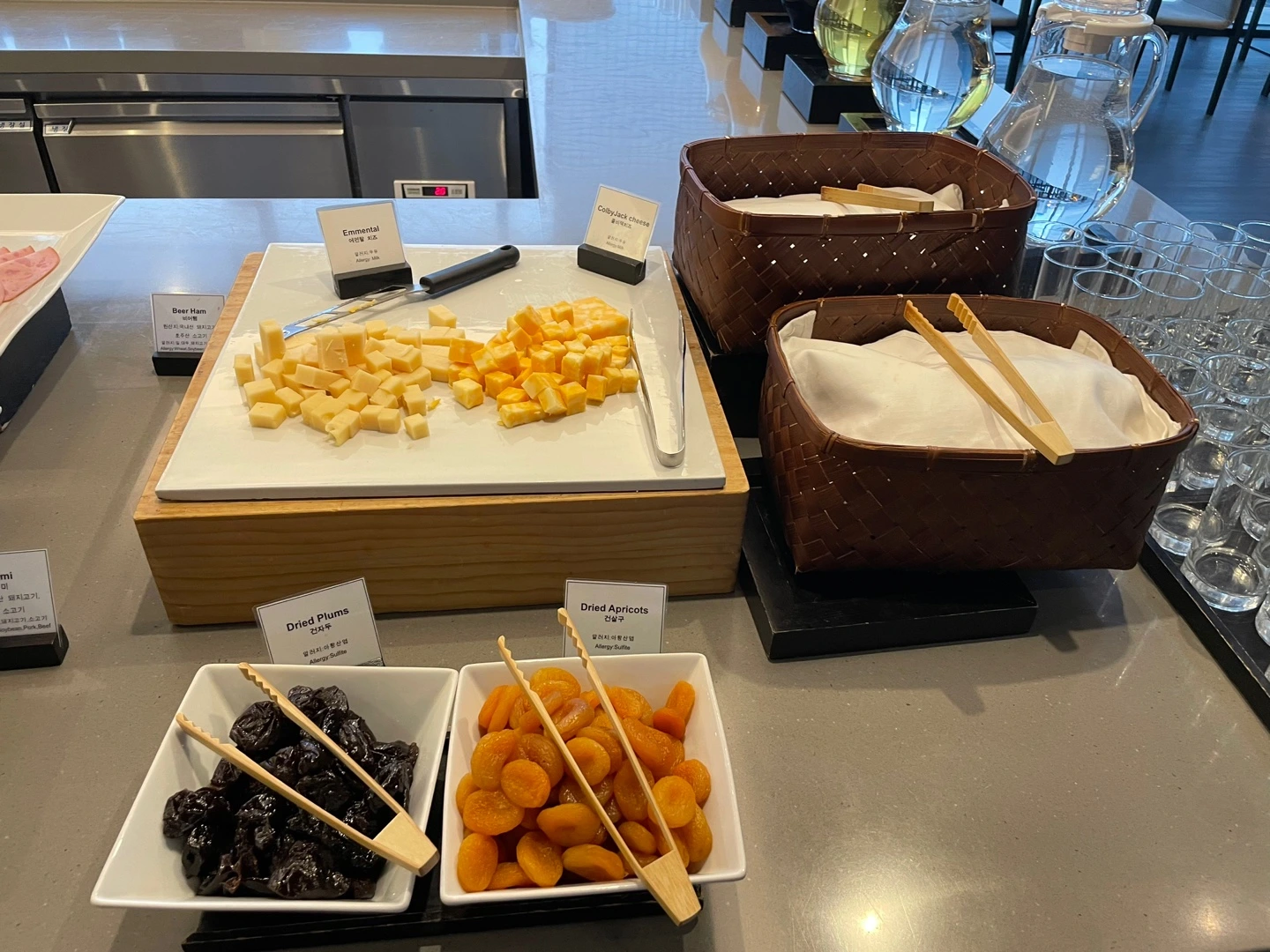 신라스테이-삼성-카페-조식-뷔페-치즈-건과일