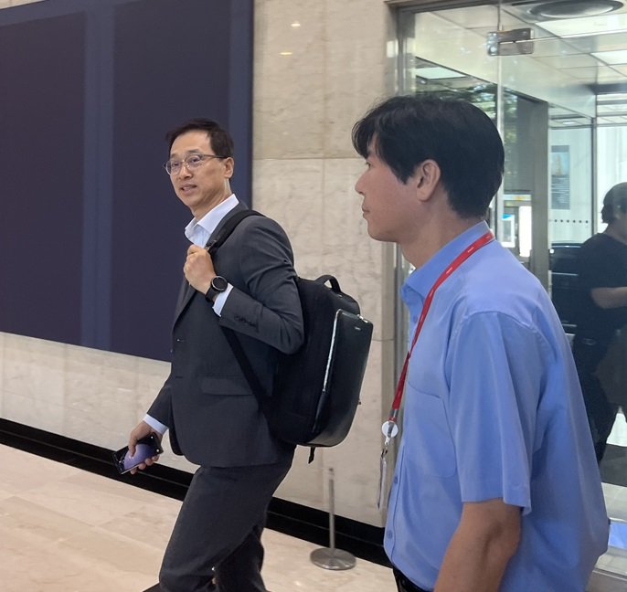 경영권 분쟁의 복잡한 구도