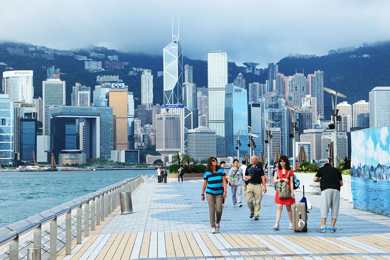 핫플레이스 '홍콩' 옛날 얘긴가?...공짜 항공권 줘도 안 간다고?...왜 Hong Kong&rsquo;s Brand Makeover Leaves Out Mention of Social Upheaval