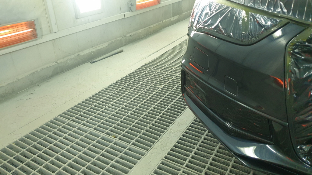 자동차 범퍼수리 - 열처리 중입니다.