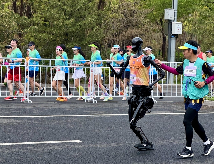 ▲ 세계 최초 로봇 하프마라톤 완주