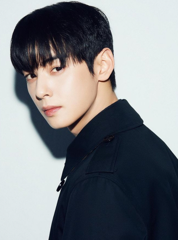 뒤돌아본 차은우