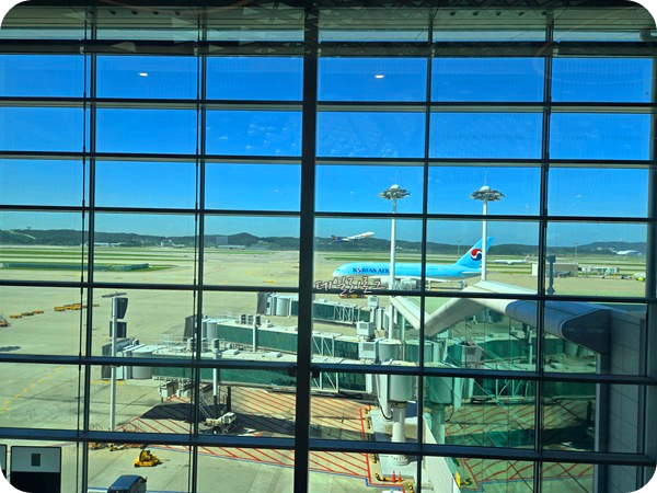 환승라운지_창가