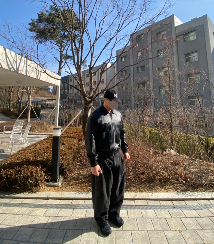 데일리룩('26.2.15.)엠엘비 뉴에라 MLB NY Q핏 언스트럭쳐 볼캡, 스페로네 스탠다드 카라 A-2 재킷, 무신사스탠다드 벌룬 팬츠, 뉴발란스 스니커즈 410V5 트레일 블랙