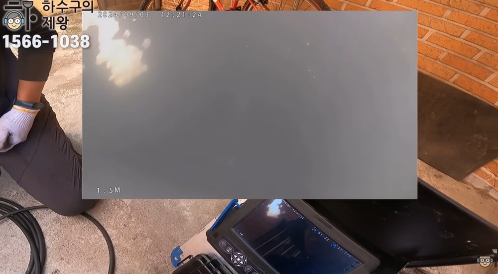 동대문구 장안동 빌라 하수관 청소 후 내시경으로 확인한 깨끗해진 배관 내부와 통수 회복 상태