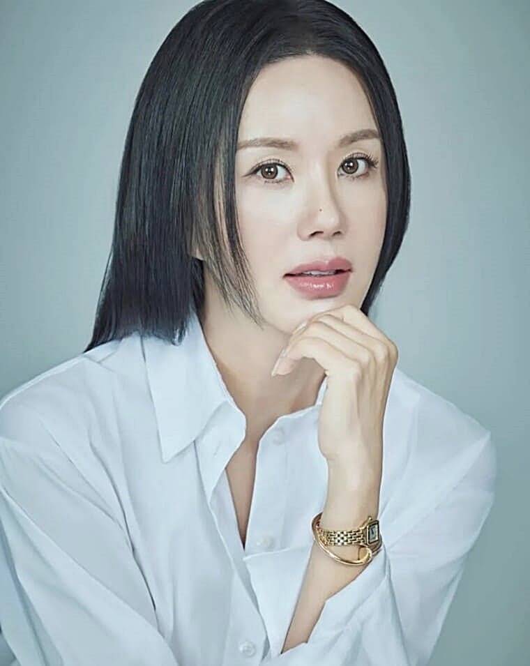 가수-겸-배우-엄정화