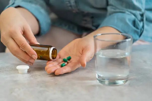 항생제 먹고 술먹는 사진