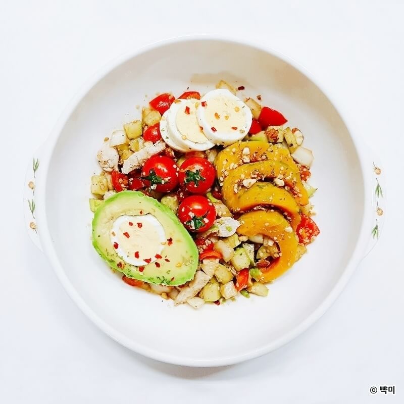 달걀-품은-아보카도-샐러드-다이어트-레시피