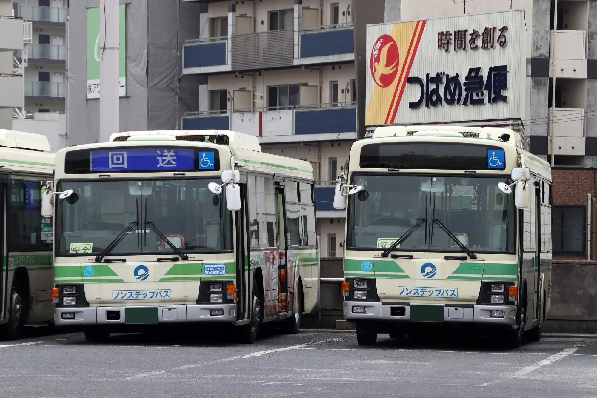 신사이바시 역에서 오사카 성까지 버스로 이동!