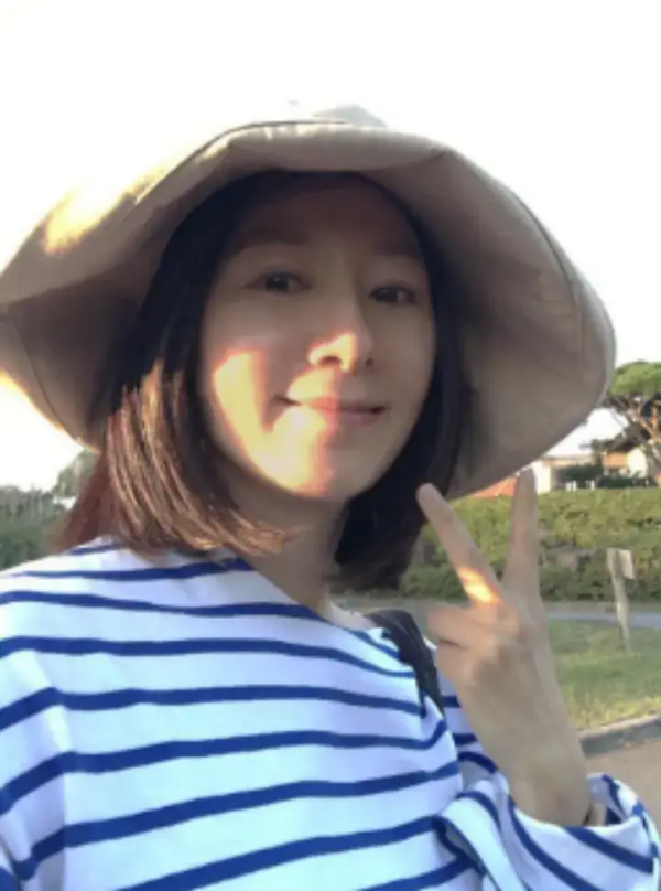 배우-김희애-사진