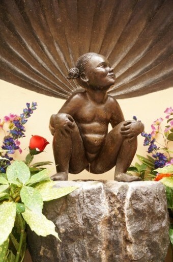 벨기에-오줌싸개-소녀동상-물줄기가-작아-허무-관광지가-되었다는-전설