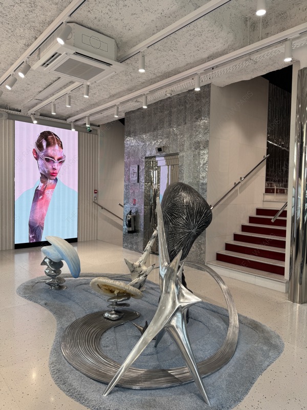 다시 한 번 한국의 향수를 불러주는 젠몬 매장의 인테리어에요