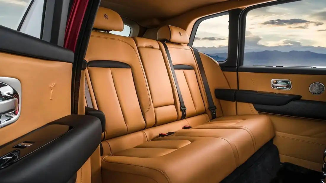 롤스로이스 컬리넌 사진 가격 실구매가 모의견적 제원 옵션 카탈로그 가격표 디자인 실내 트렁크 색상 총정리