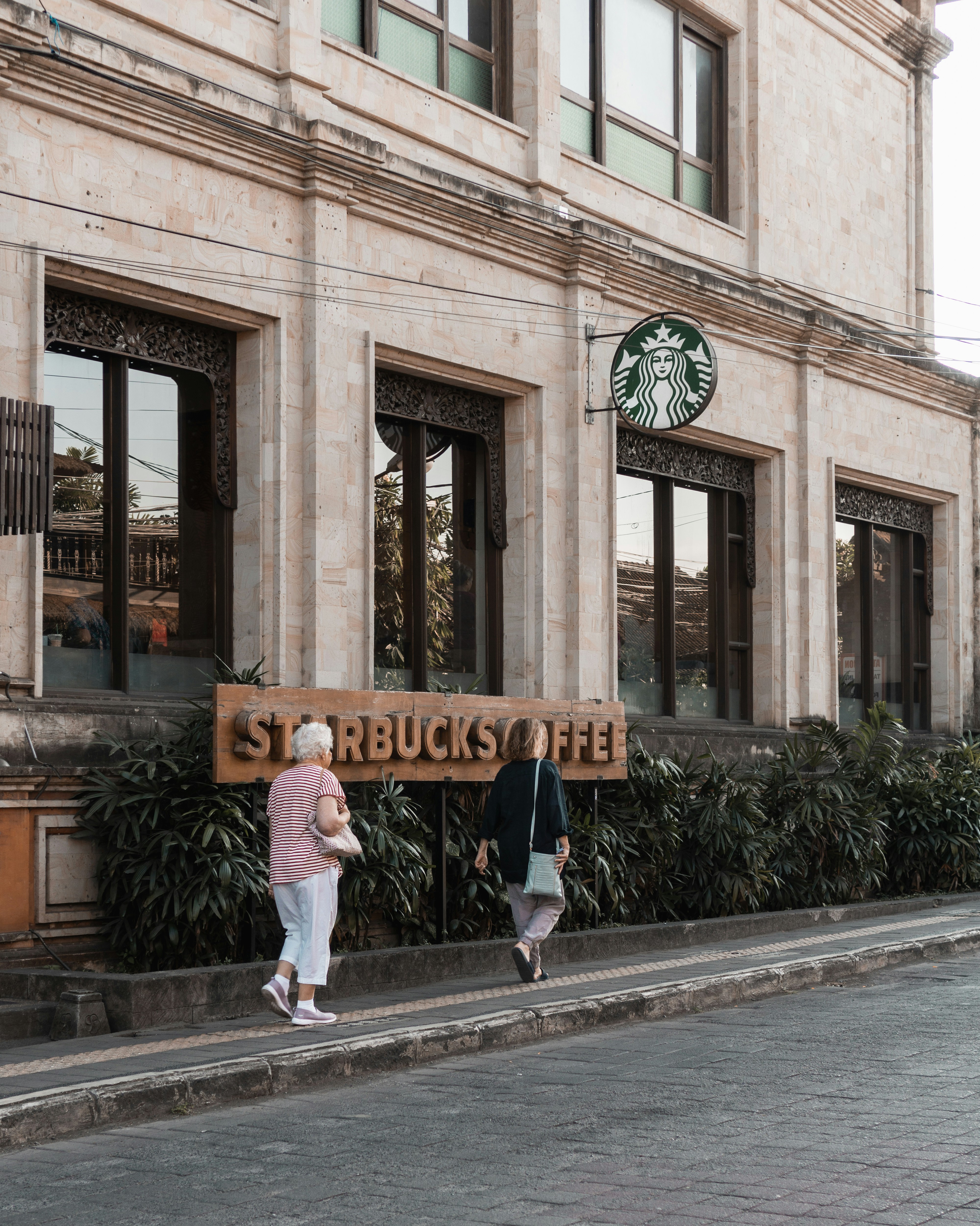 스타벅스의 아침 메뉴