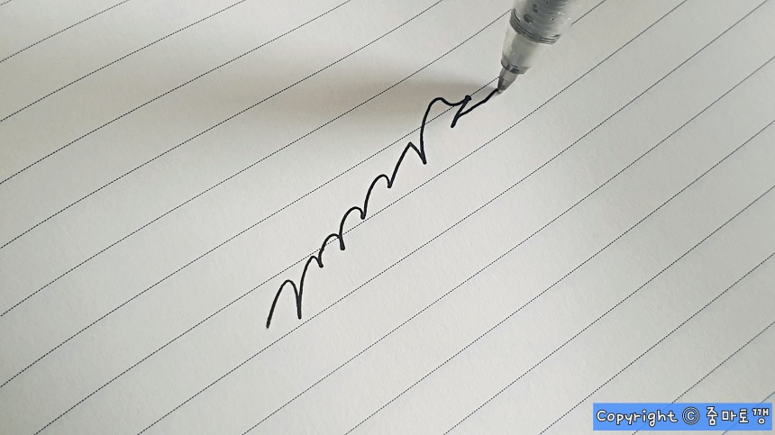 잘-써지는-볼펜