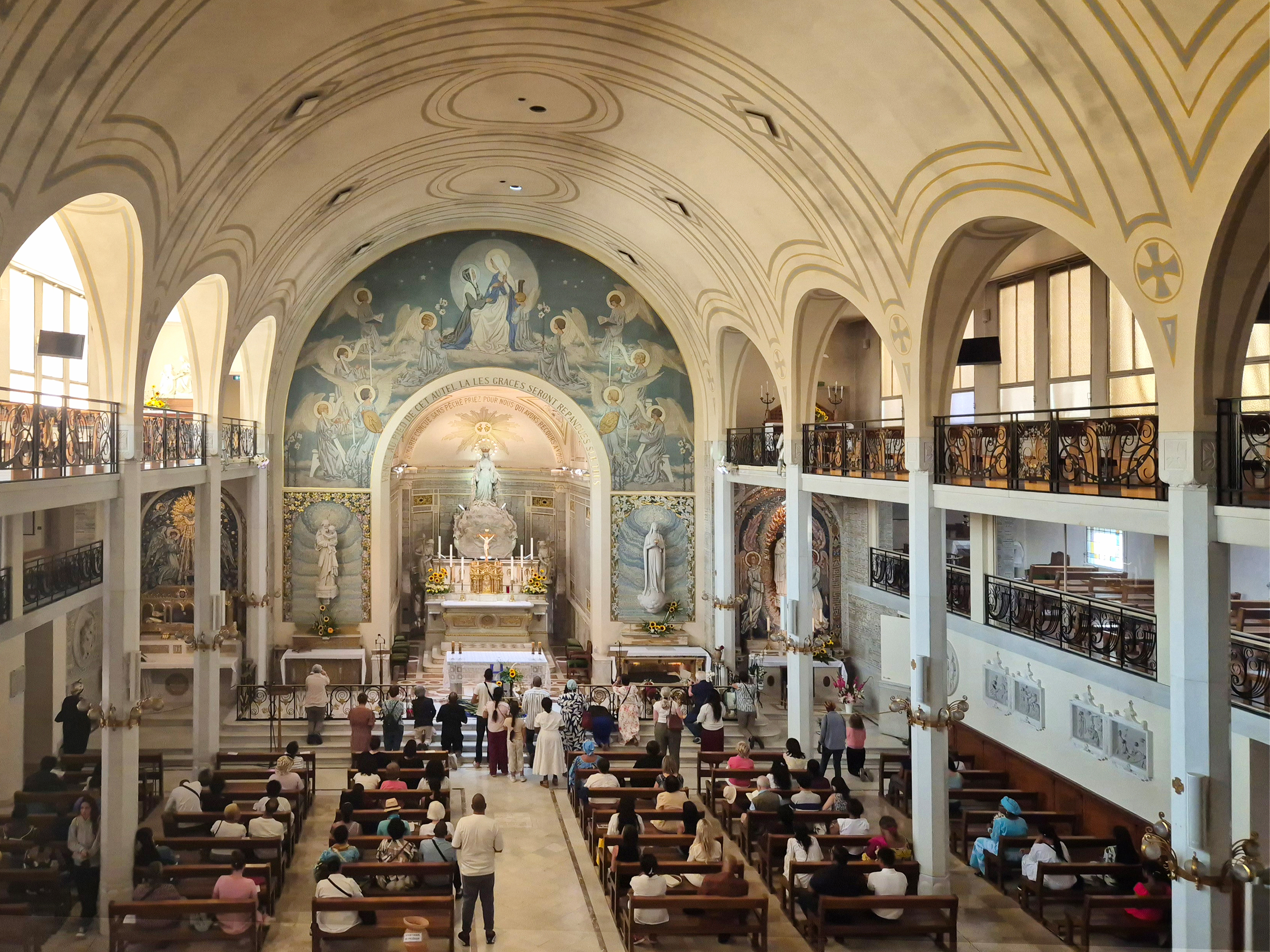 성모발현지 프랑스 파리 기적의 메달 성당 성모승천일