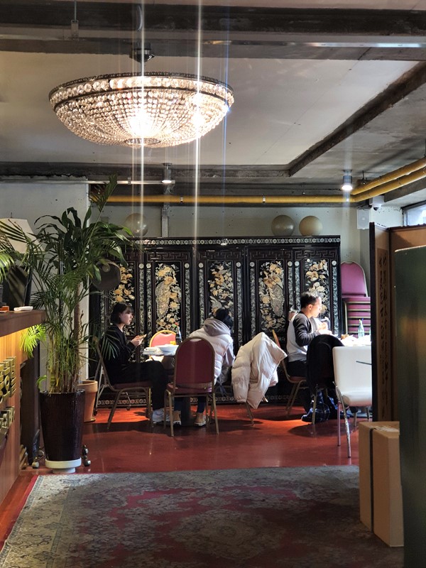 샹들리에와-자개장