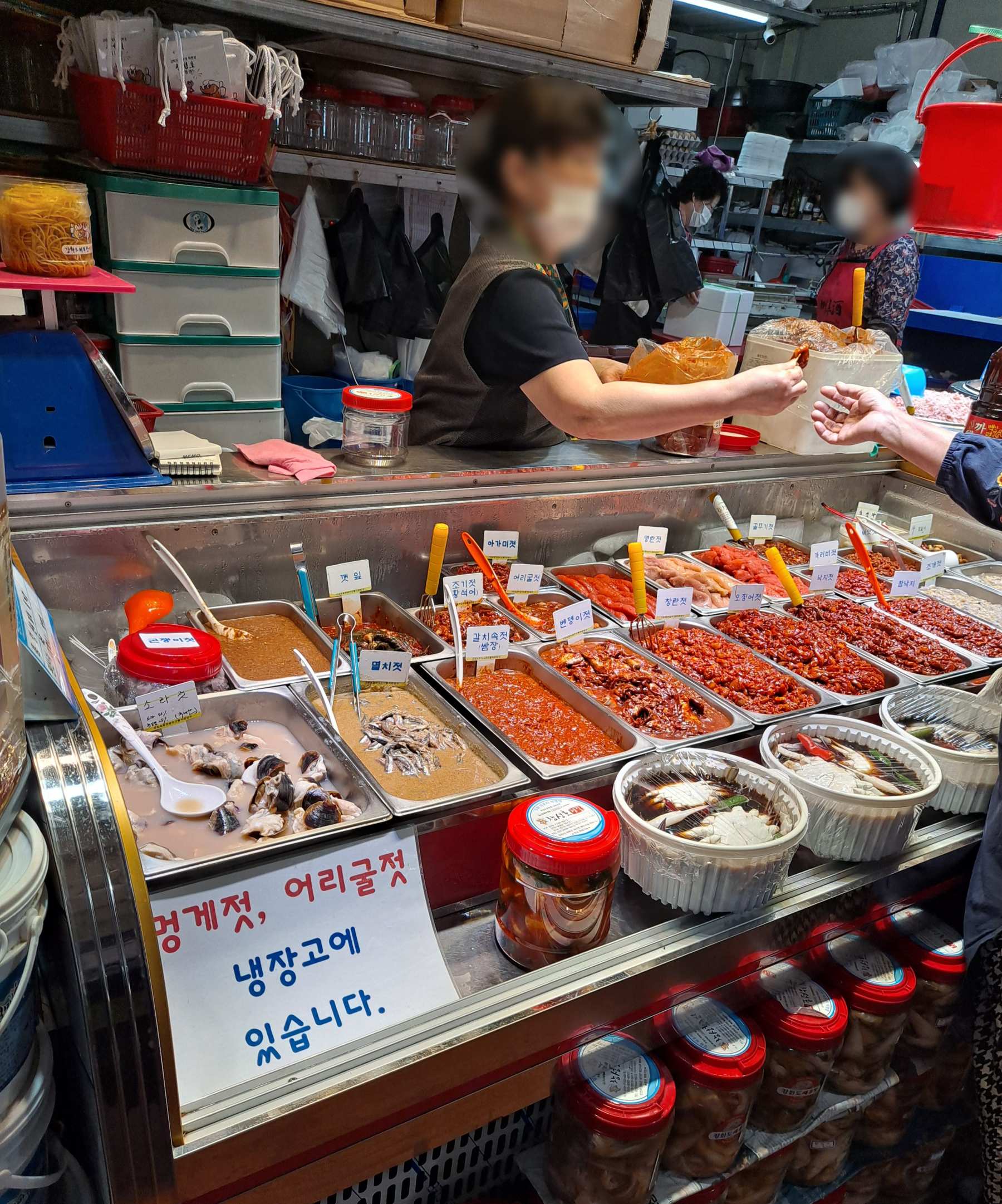 직판장 다양한 젓갈종류