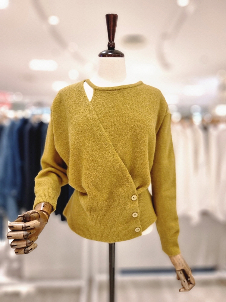 어깨 트임 랩 니트(A22SW2409)