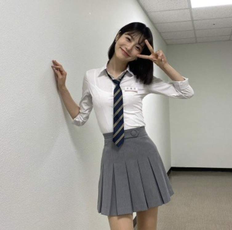 신예은 교복
