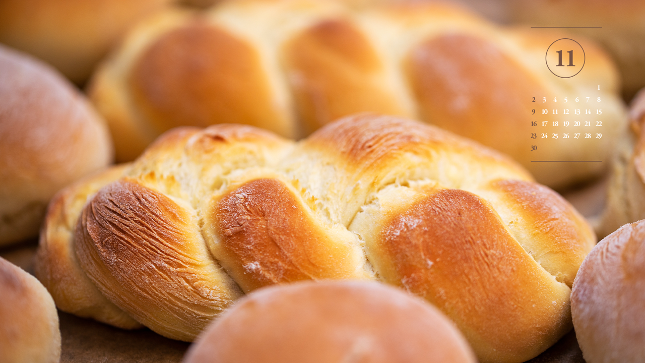 03 갓 구운 빵 A - 2025년11월 노트북배경화면