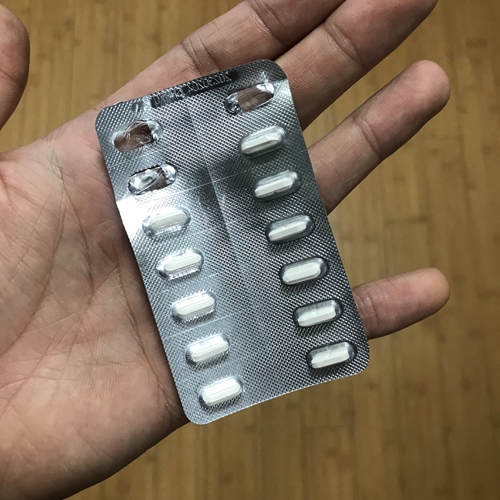 졸피뎀(스틸녹스) 수면제 10mg 정제 앞면 실물 사진&amp;#44; 알약 클로즈업 