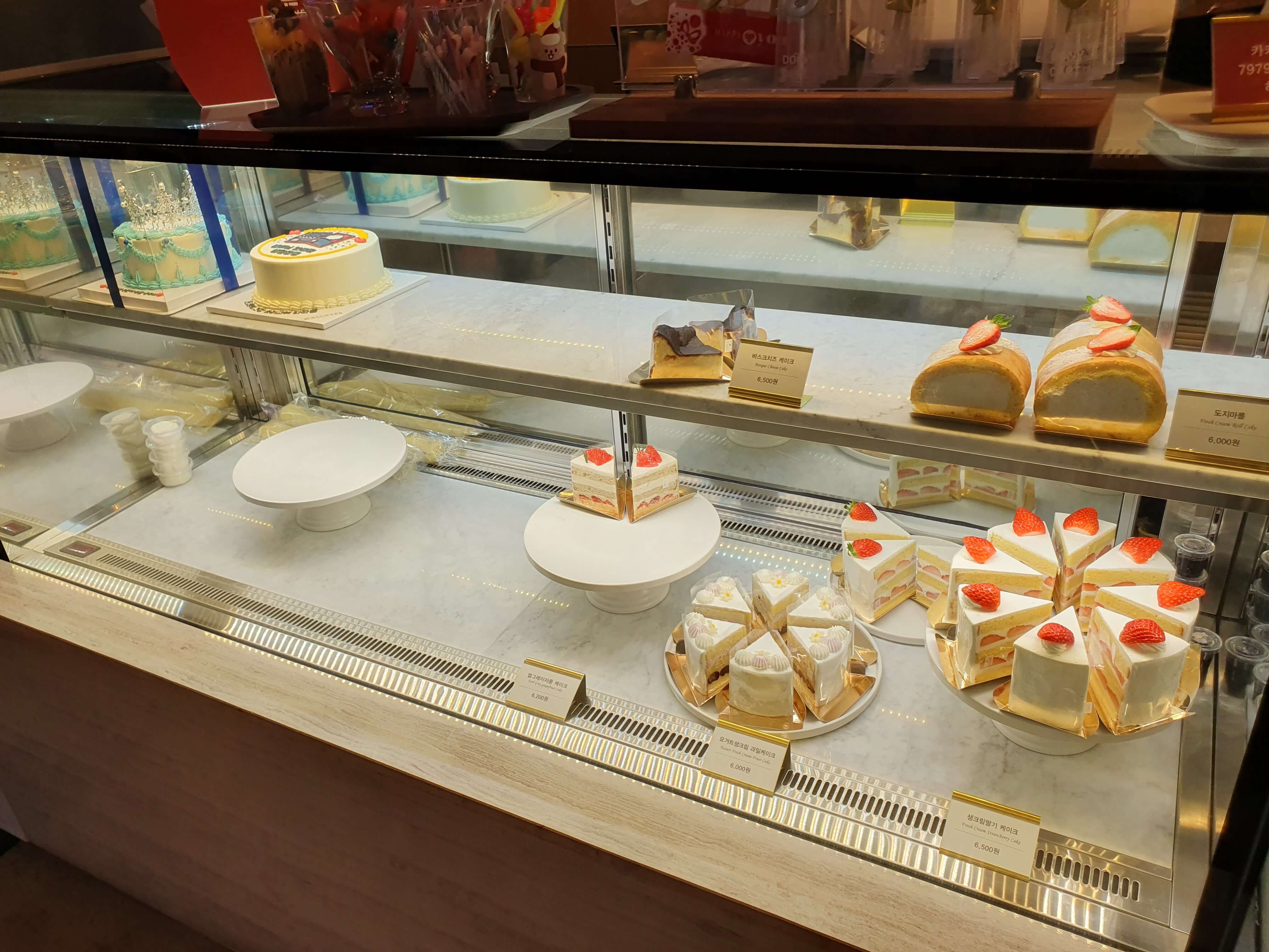 김해 장유동(율하신도시) 까페 올오버 베이커리&커피-케이크