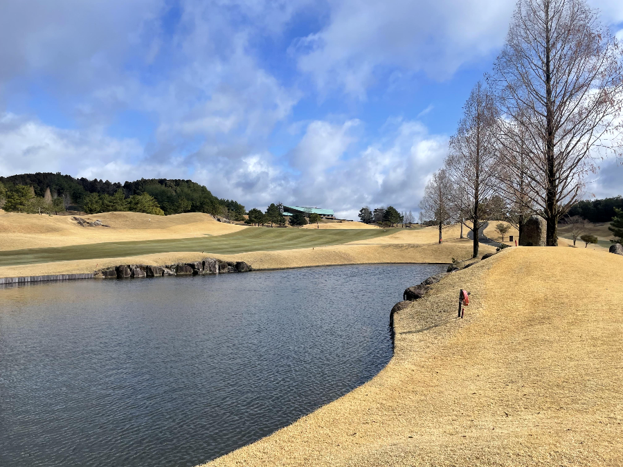 가사기 골프 클럽 연못과 벙커